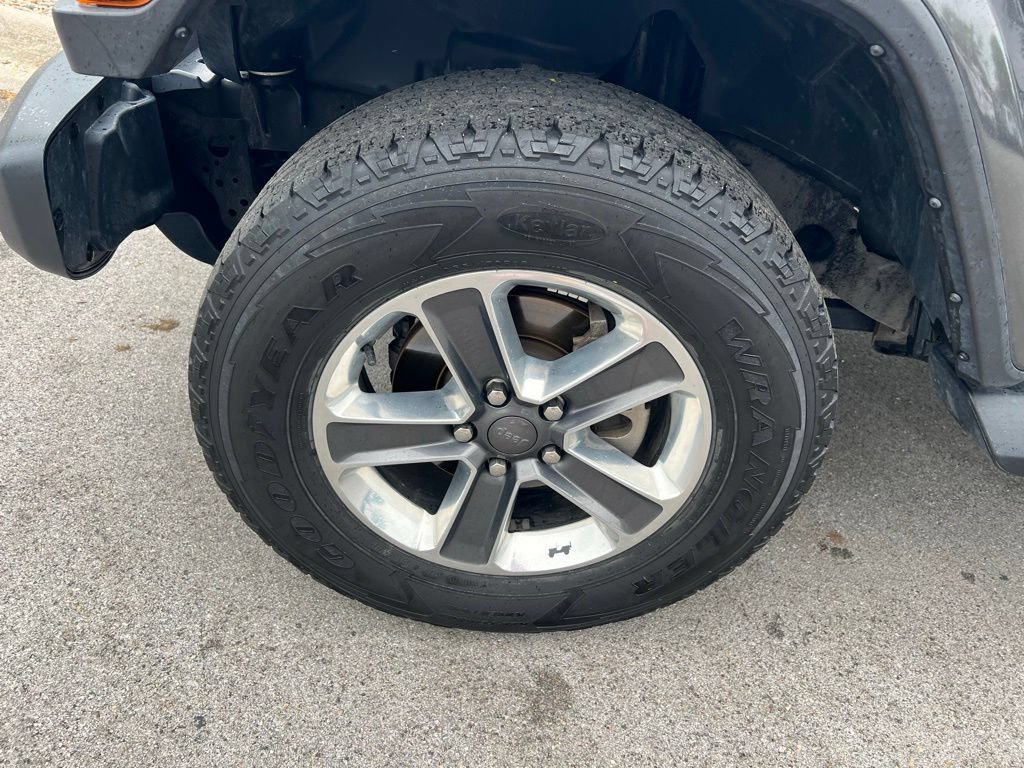 Used 2021 Jeep Wrangler Unlimited Sahara AWD/4WD image 12