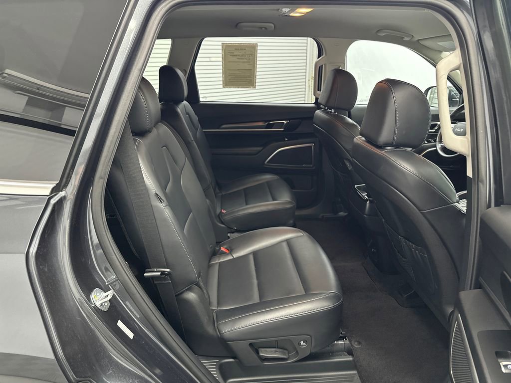 Used 2024 Kia Telluride S image 16