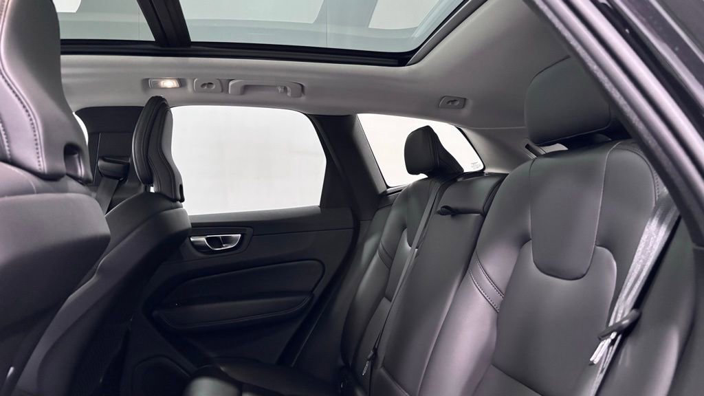 Certified 2025 Volvo XC60 B5 Core AWD/4WD image 22