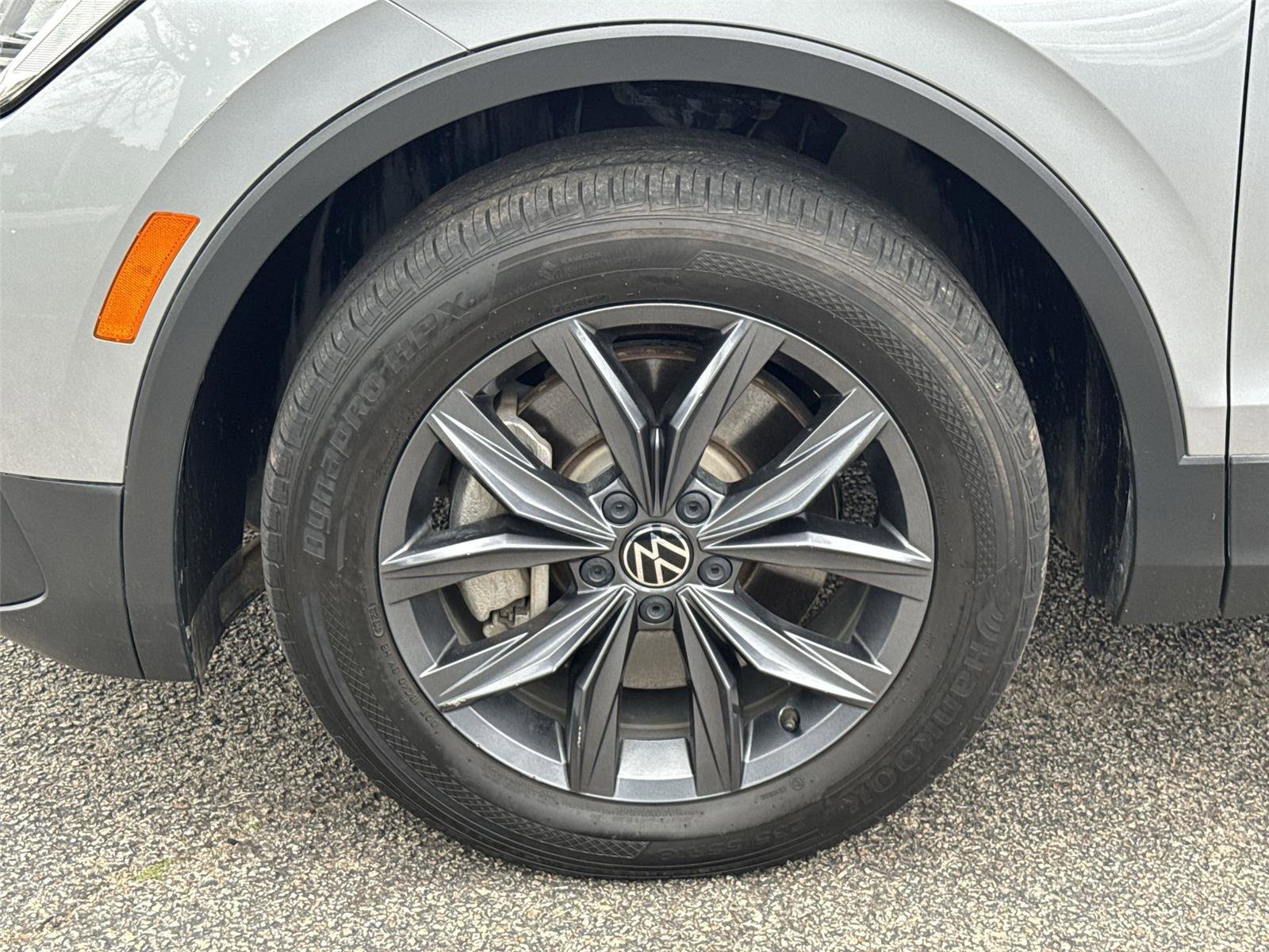 Used 2022 Volkswagen Tiguan SE w/ Panoramic Sunroof Package FWD image 10