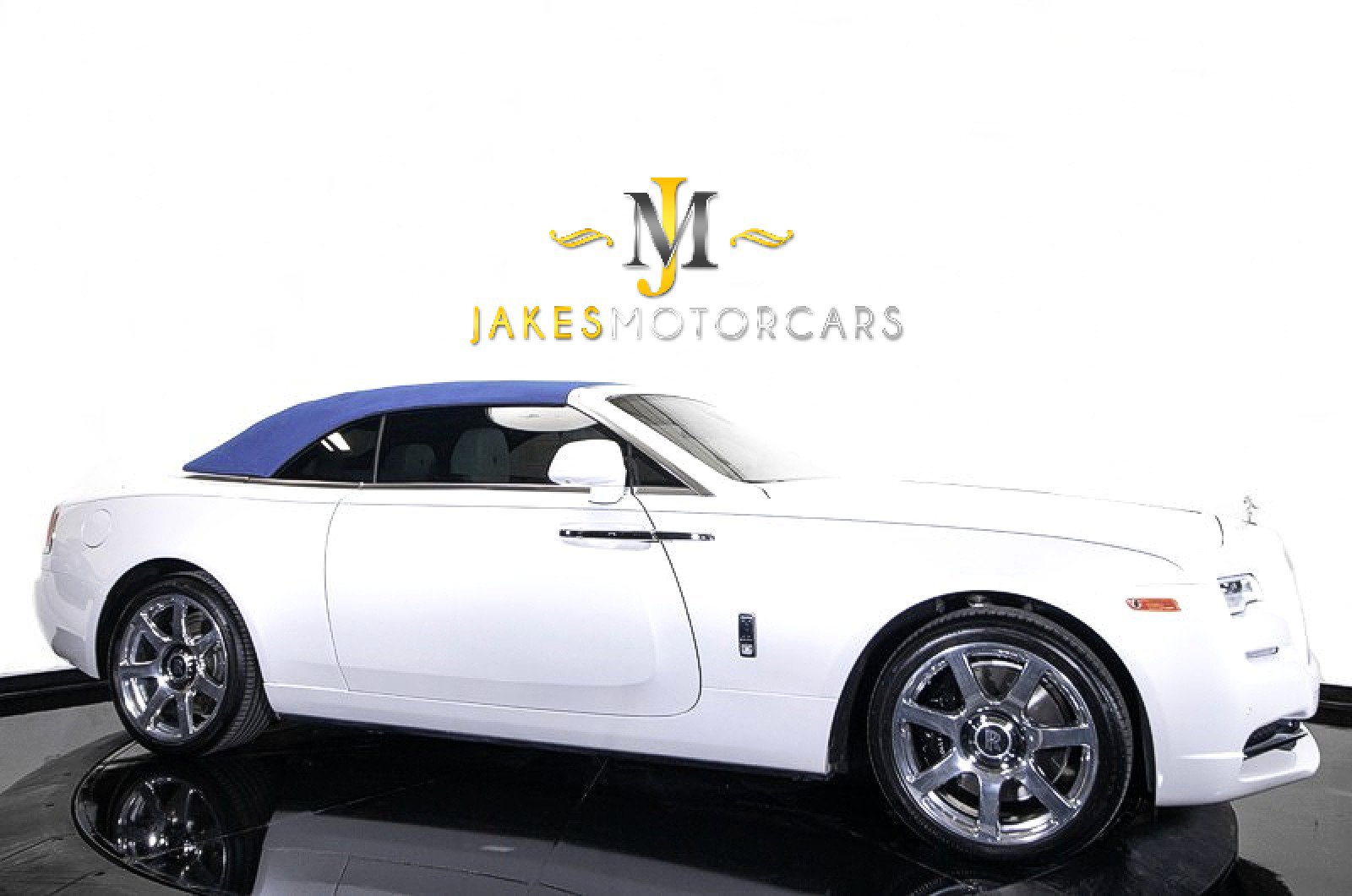 Used 2017 Rolls-Royce Dawn image 17