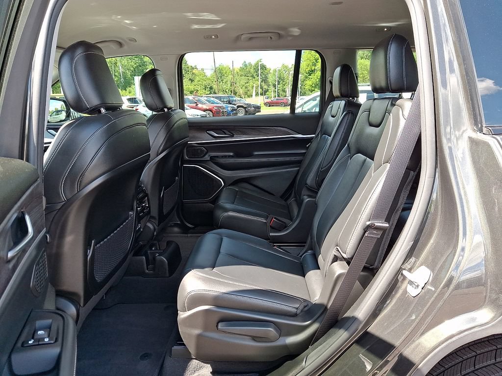 Used 2021 Jeep Grand Cherokee L Limited AWD/4WD image 11