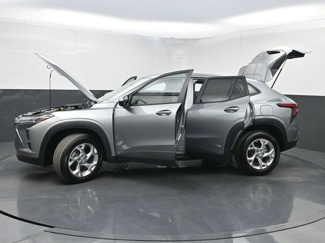 Used 2025 Chevrolet Trax LS w/ LS Convenience Package image 36