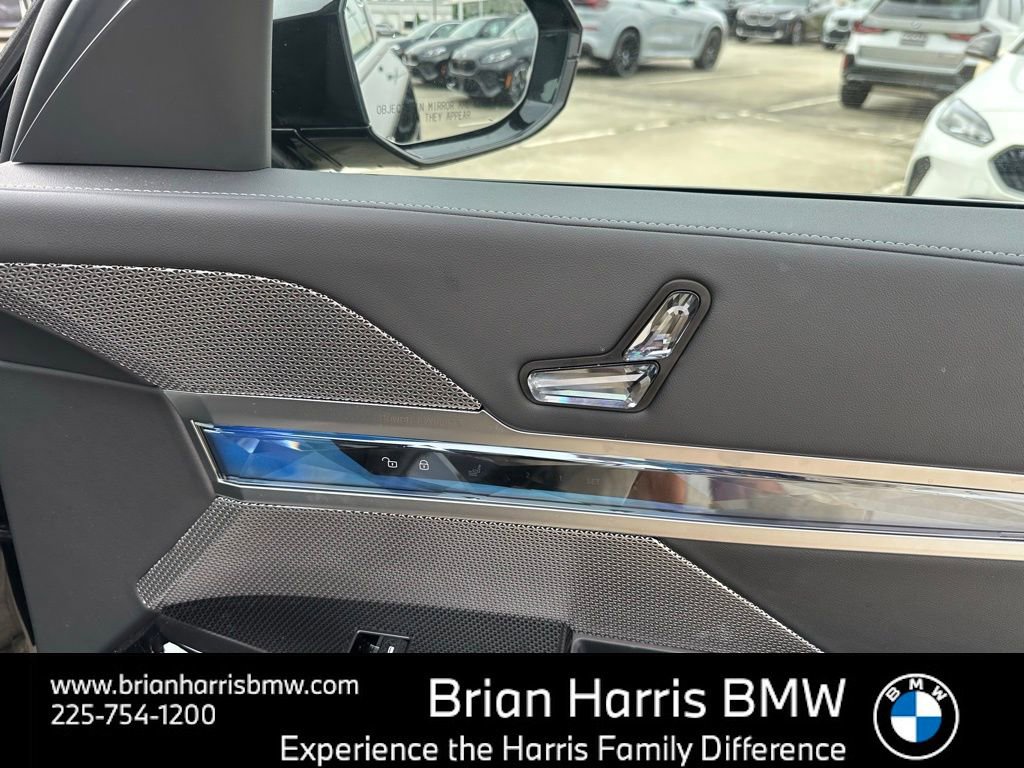 Certified 2025 BMW 740i image 35