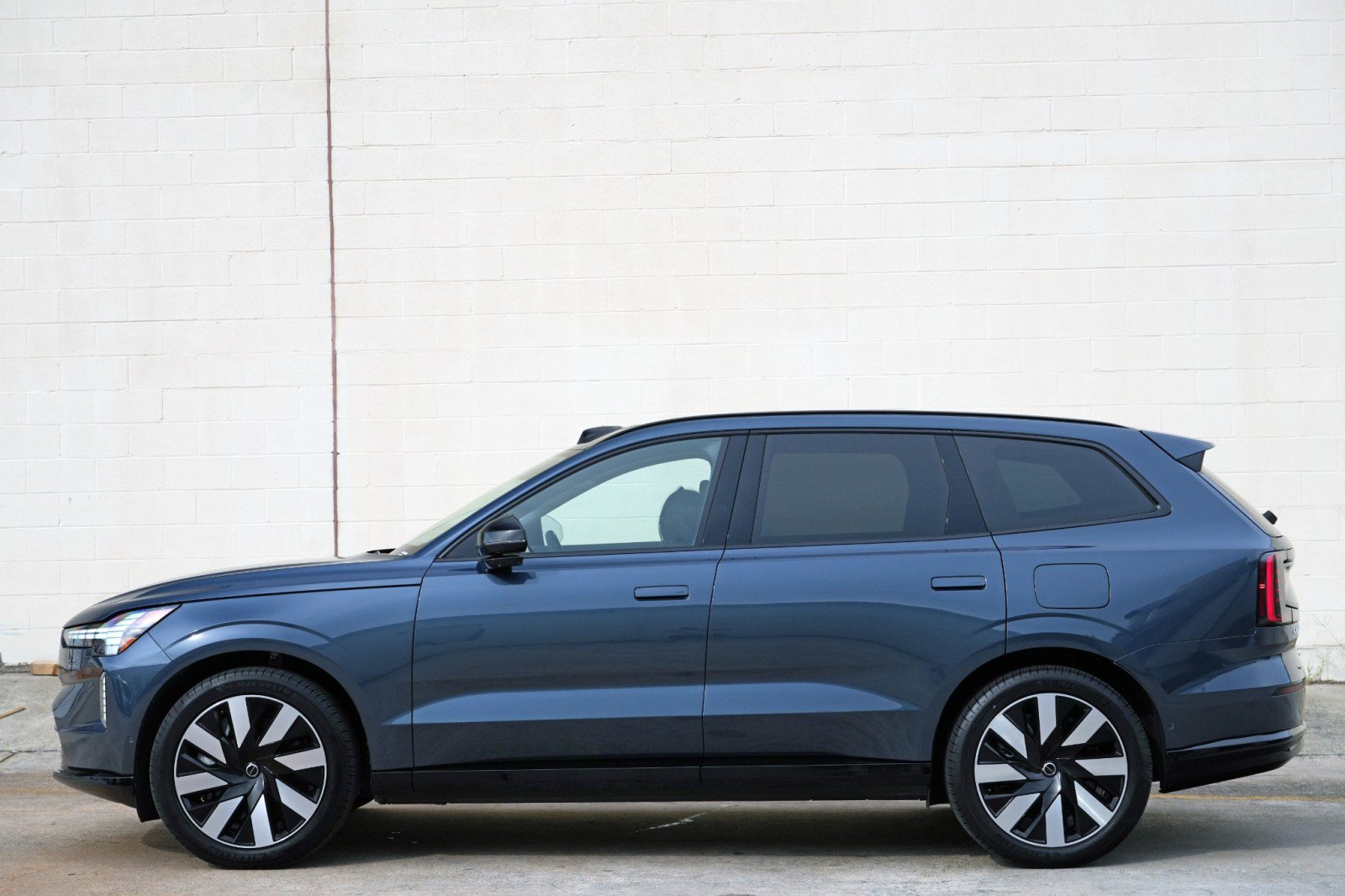 Used 2025 Volvo EX90 Ultra AWD/4WD image 51