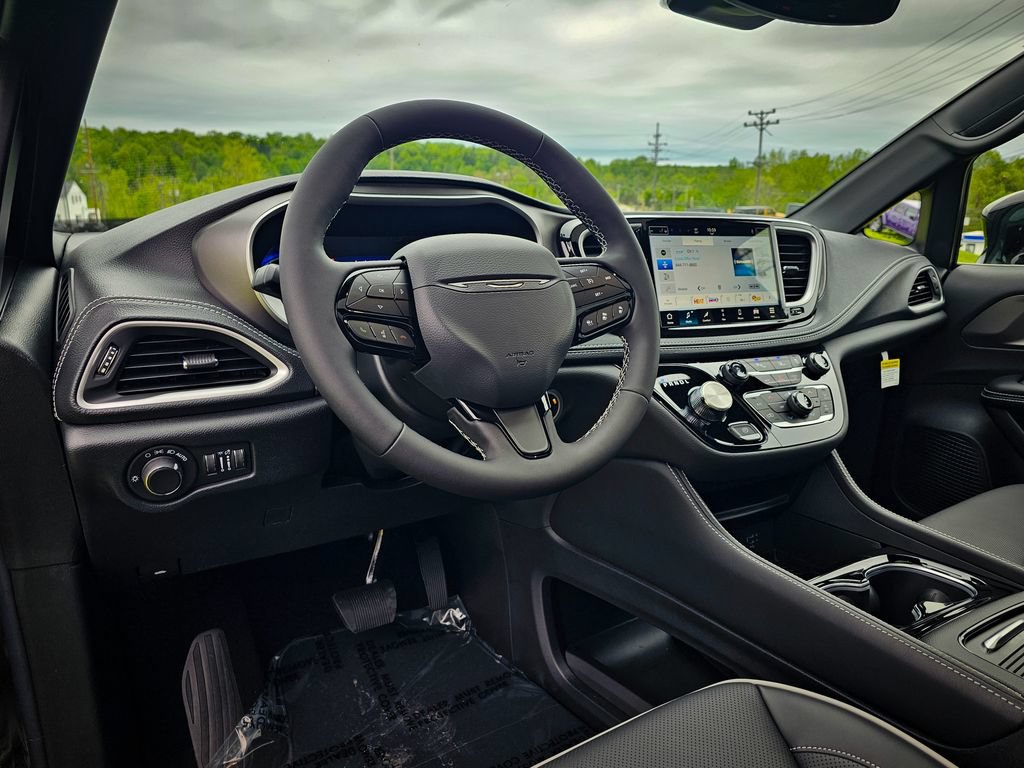New 2027 Chrysler Pacifica Limited AWD/4WD image 13