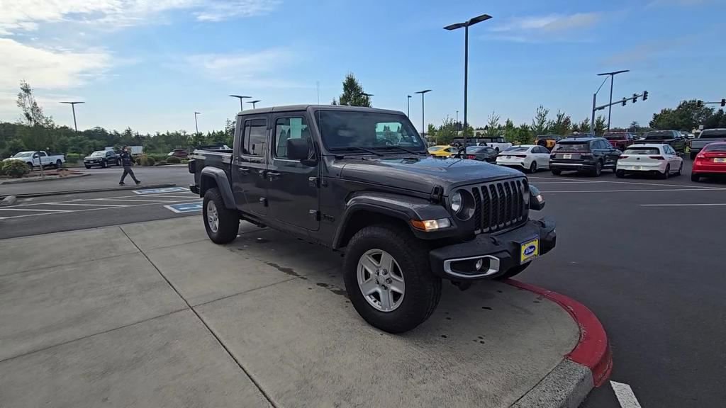 Used 2022 Jeep Gladiator Sport image 7