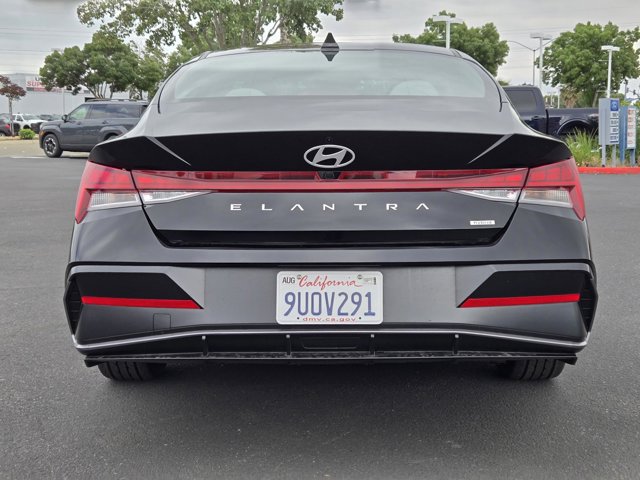Used 2025 Hyundai Elantra Limited FWD image 5
