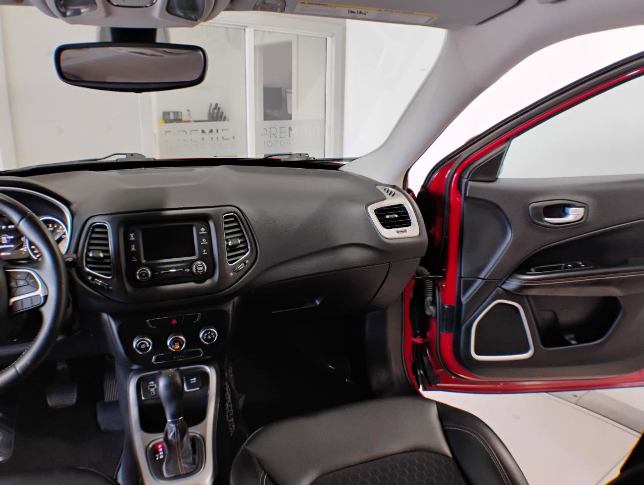 Used 2018 Jeep Compass Latitude image 24