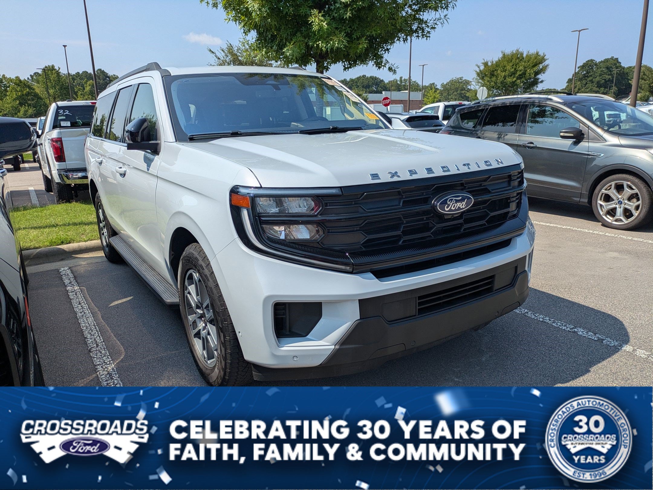 Used 2025 Ford Expedition Max Active AWD/4WD image 1