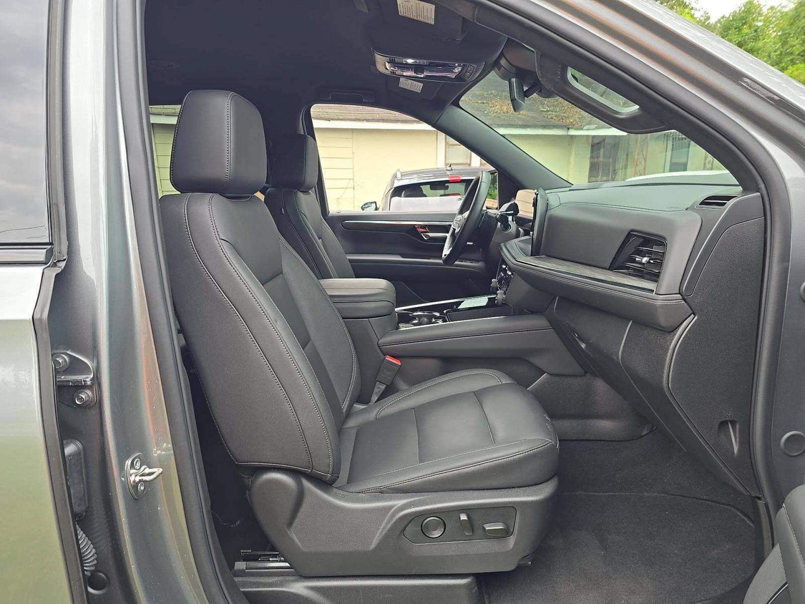 Used 2026 Chevrolet Tahoe Z71 AWD/4WD image 9