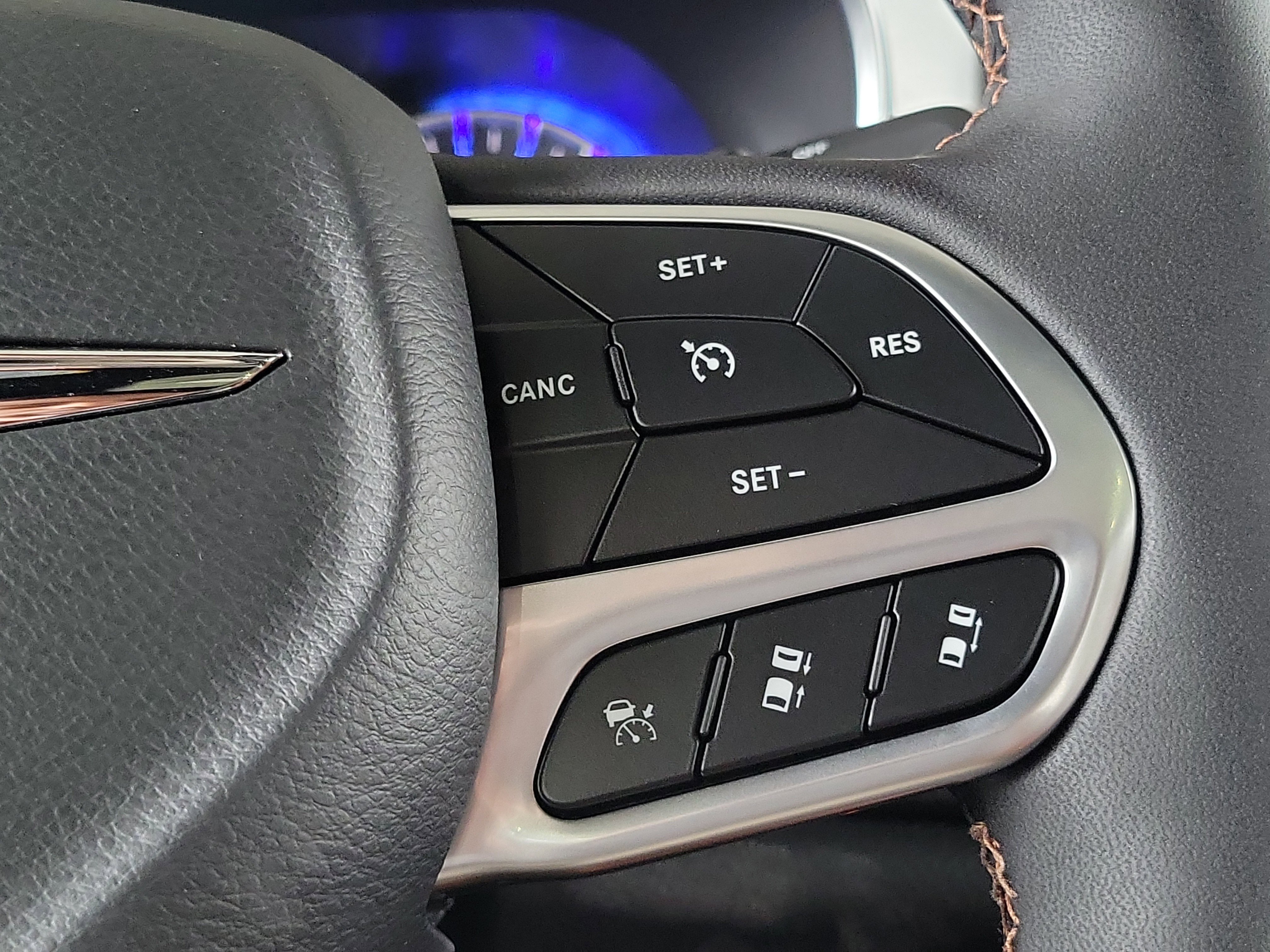 New 2026 Chrysler Pacifica Pinnacle w/ Trailer Tow Group FWD image 24