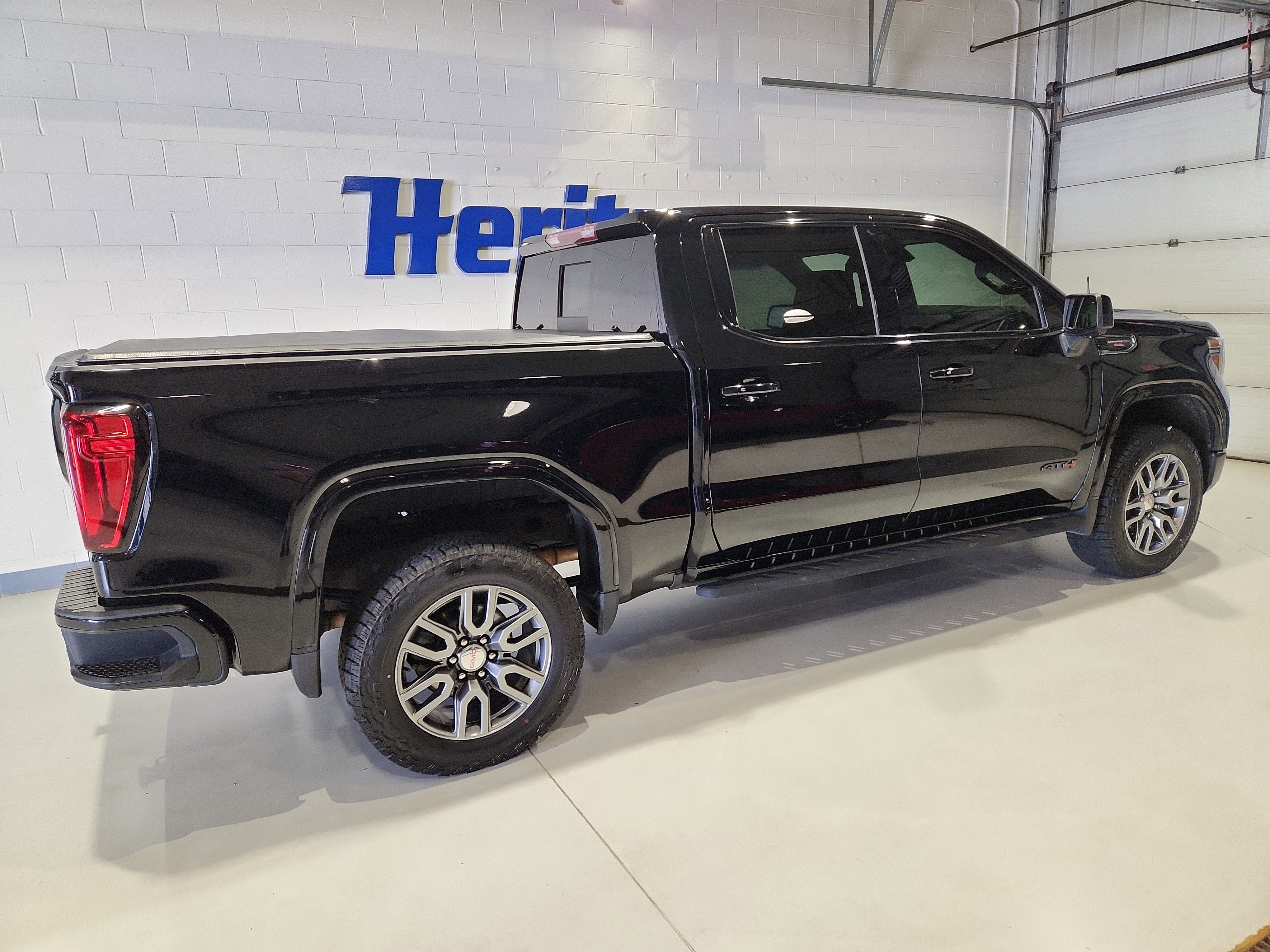 Certified 2022 GMC Sierra 1500 AT4 w/ AT4 Premium Package image 24