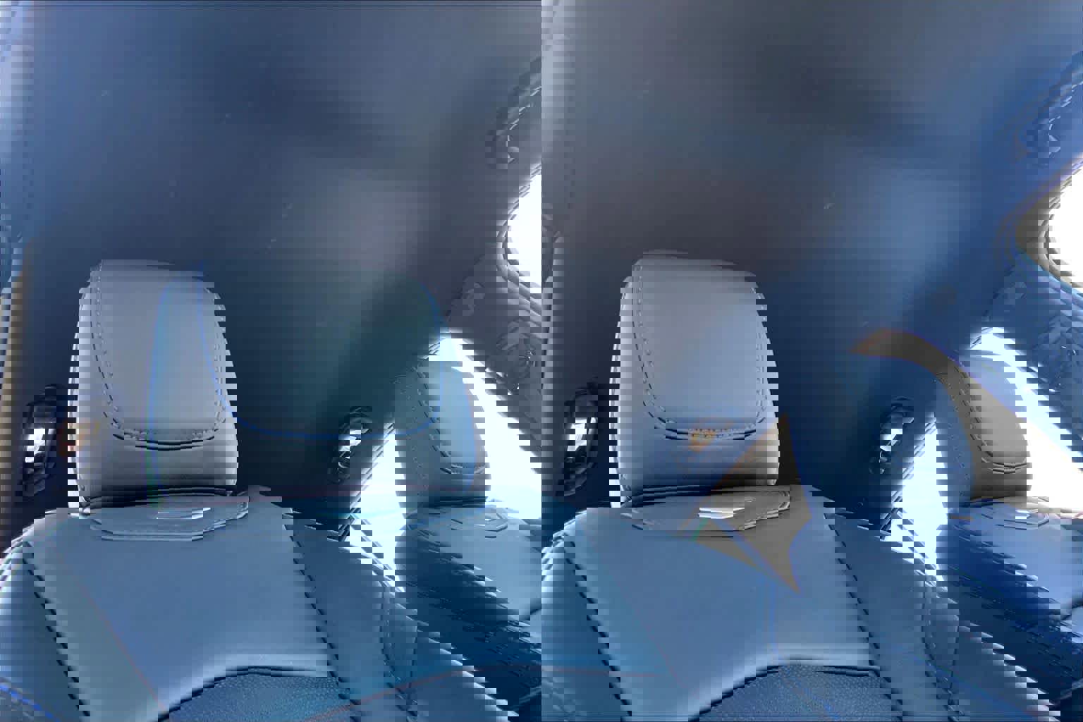 Used 2025 Cadillac XT4 Sport w/ LPO, Onyx Lite Package FWD image 14