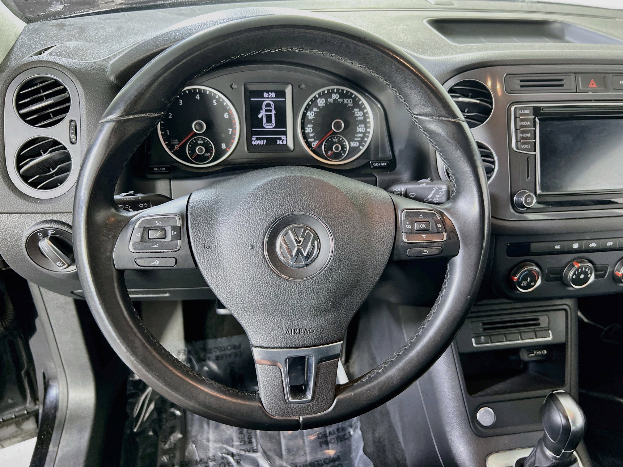 Used 2018 Volkswagen Tiguan Limited w/ Premium Package AWD/4WD image 11