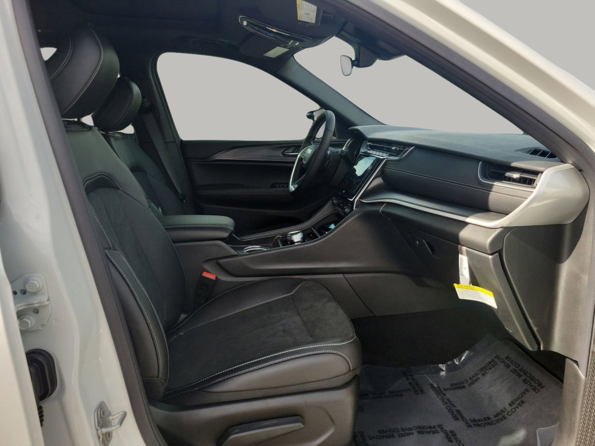 New 2025 Jeep Grand Cherokee L Altitude image 10