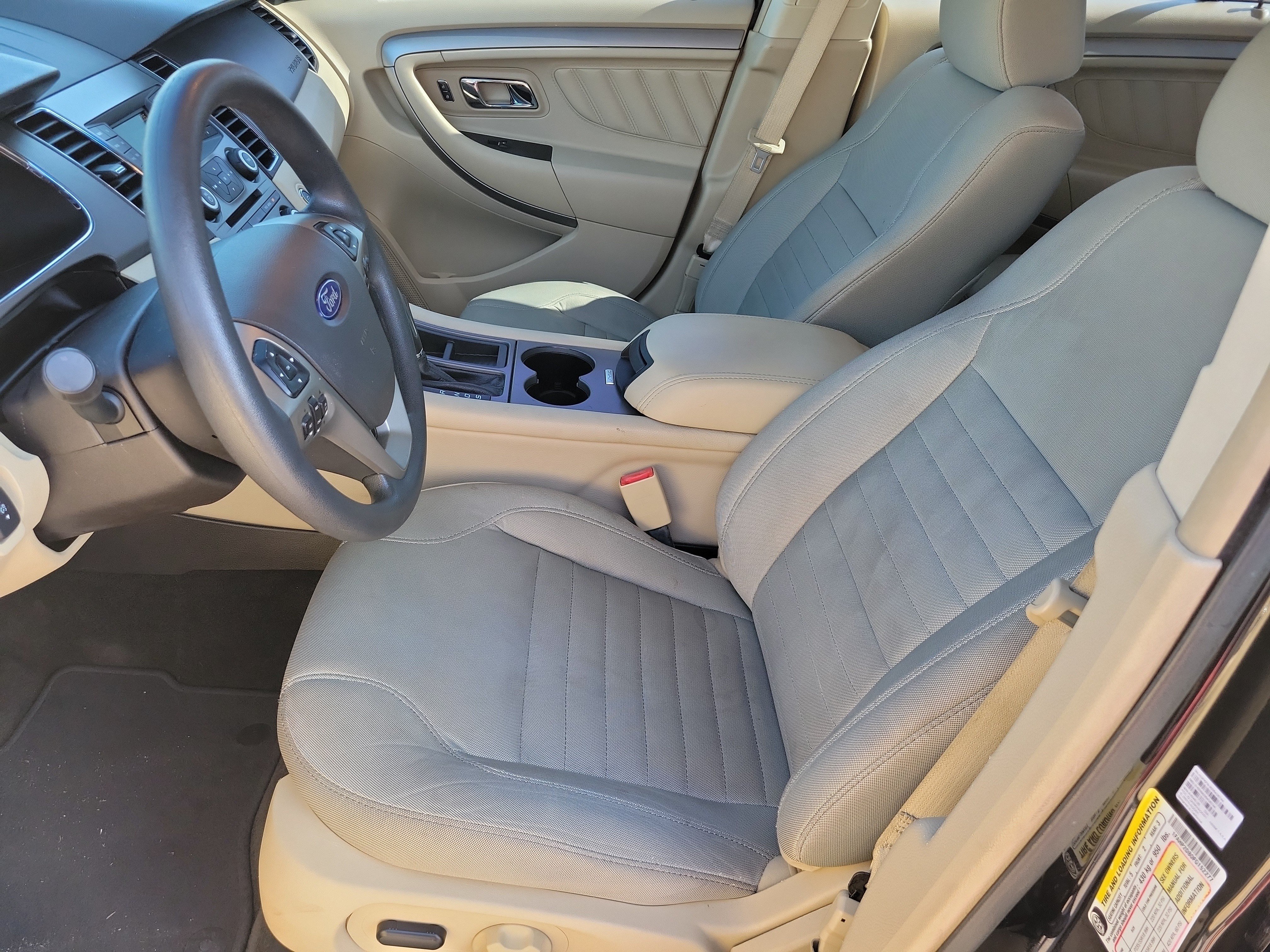 Used 2015 Ford Taurus SE FWD image 9