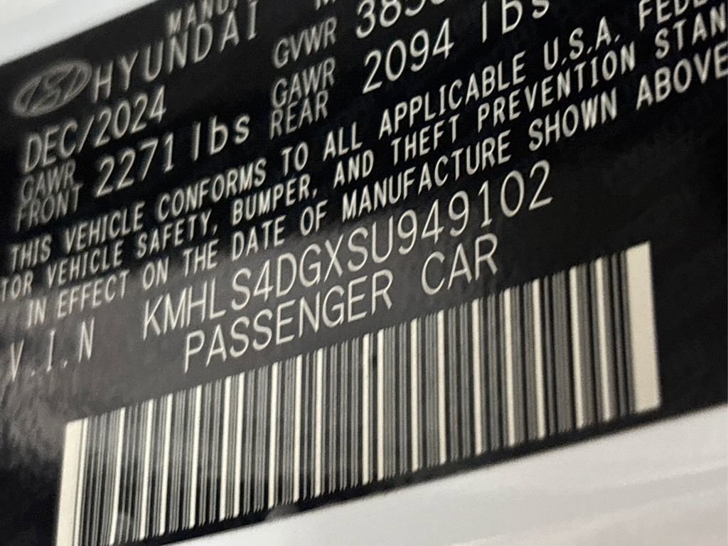 Certified 2025 Hyundai Elantra SEL image 16