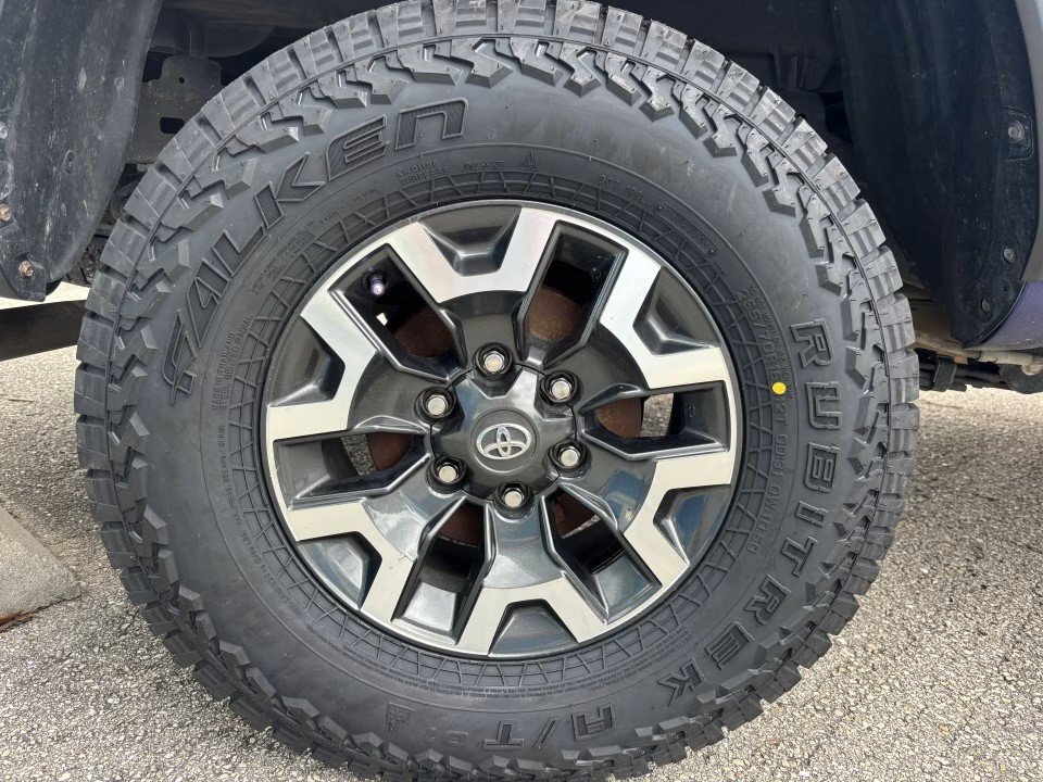 Used 2023 Toyota Tacoma TRD Off-Road w/ TRD Premium Off Road Package AWD/4WD image 33