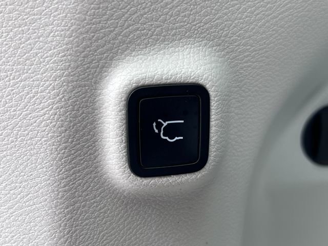 Used 2022 Jeep Cherokee Limited AWD/4WD image 32