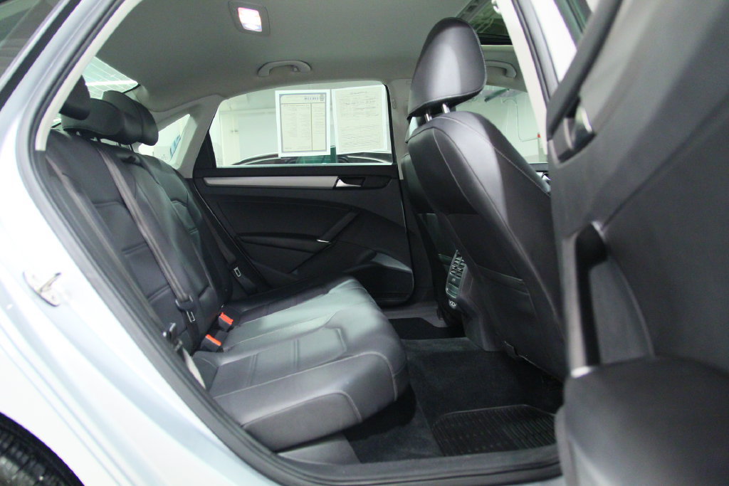 Used 2020 Volkswagen Passat 2.0T SE w/ Sunroof Package FWD image 22