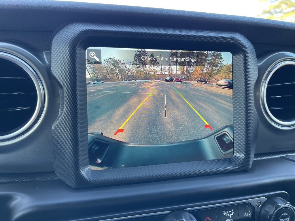 Used 2022 Jeep Gladiator Overland w/ Cold Weather Group image 11