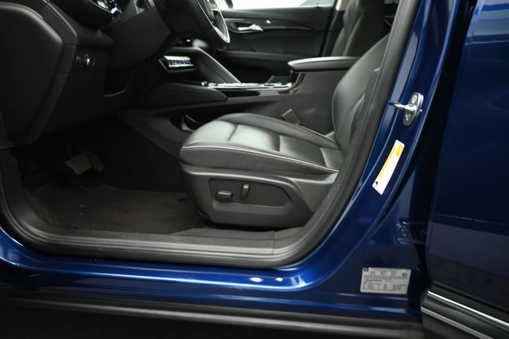 Used 2023 Buick Envision Essence FWD image 9