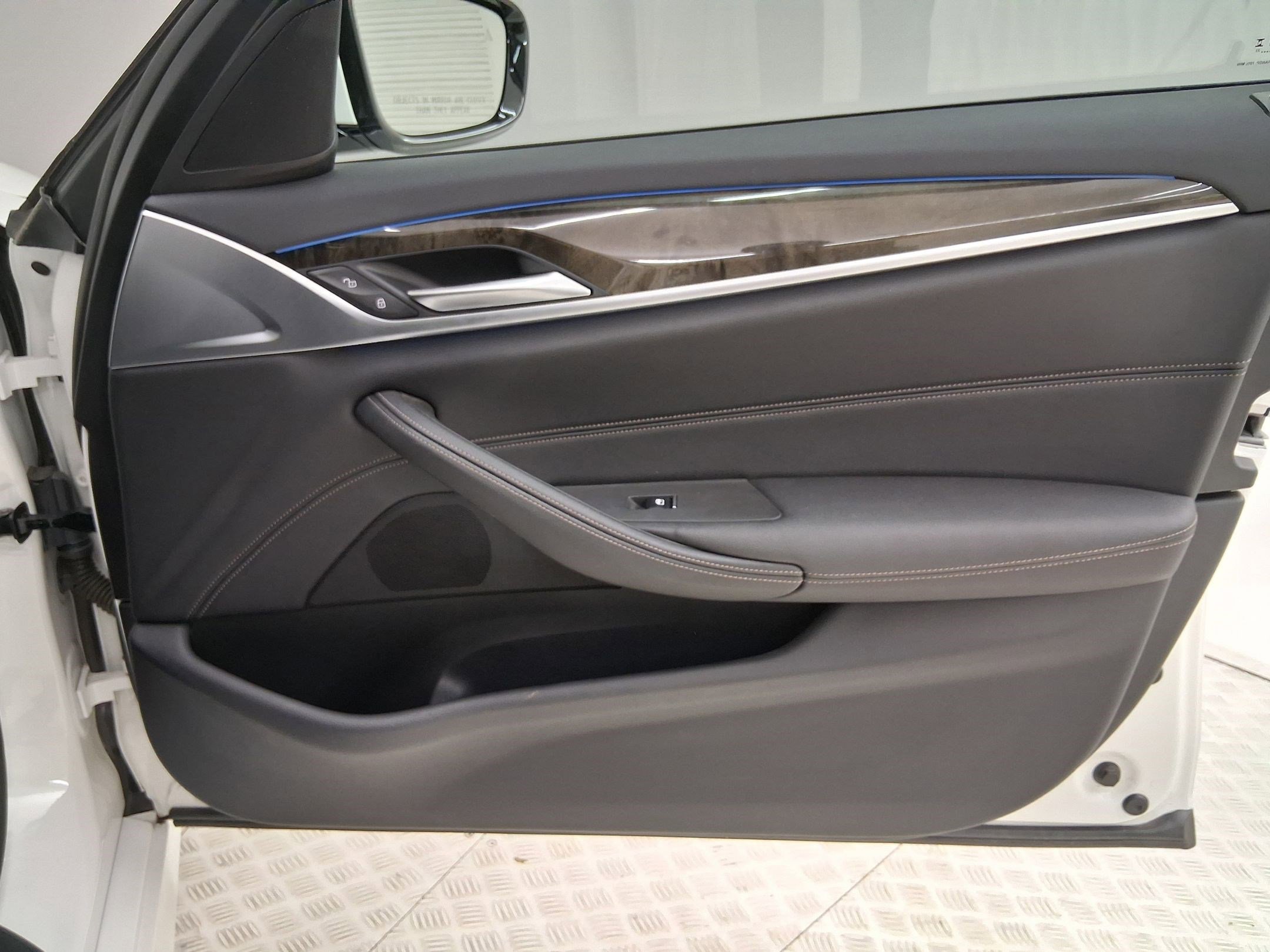 Certified 2023 BMW 530e 530e w/ M Sport Package image 35