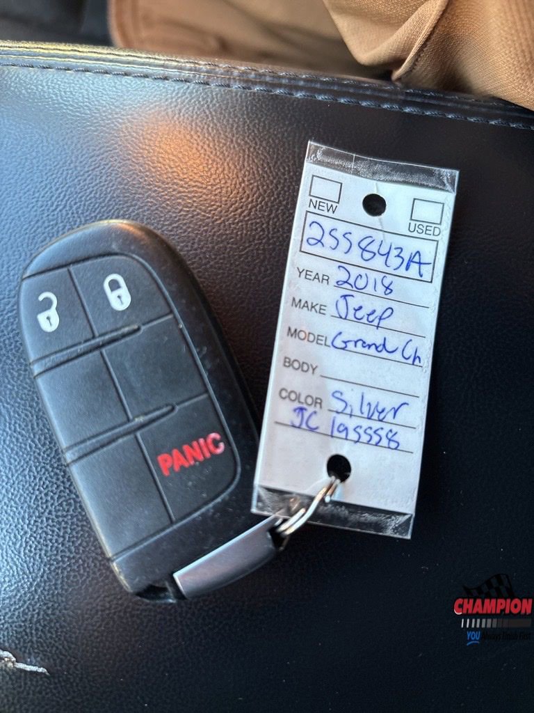 Used 2018 Jeep Grand Cherokee Laredo image 27