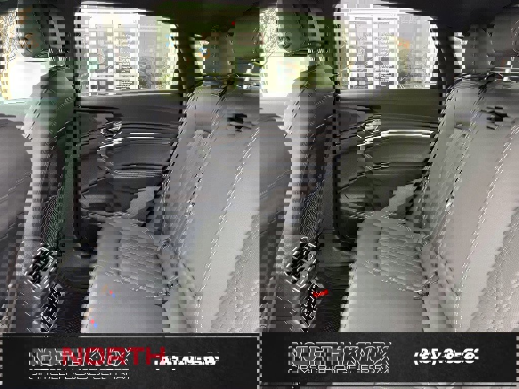 Used 2023 Audi e-tron Premium Plus w/ Premium Plus Package image 15