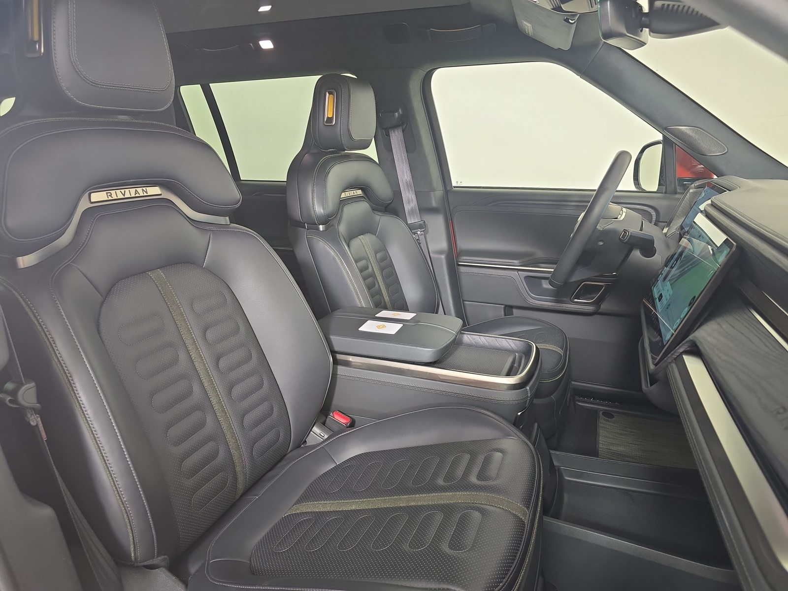 Used 2024 Rivian R1S Adventure Dual AWD/4WD image 24