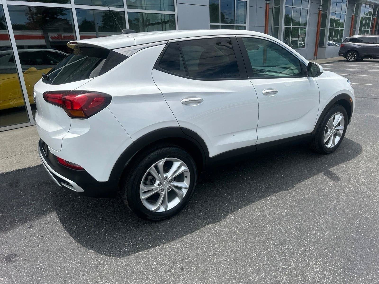 Used 2022 Buick Encore GX Preferred w/ Cold Weather Comfort Package FWD image 3