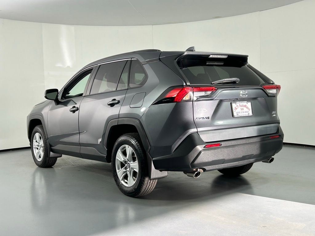 Used 2021 Toyota RAV4 XLE image 5