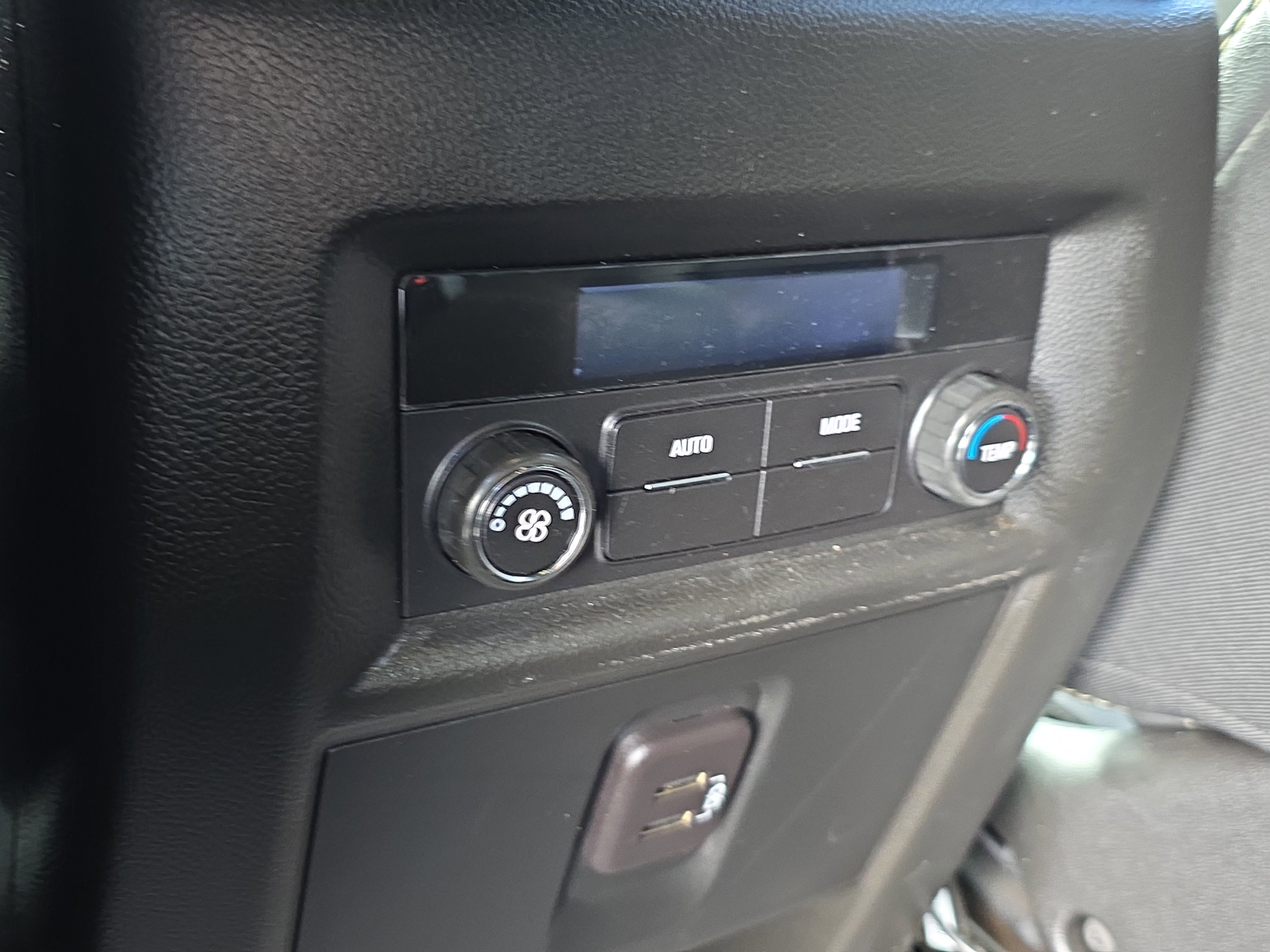 Used 2023 Chevrolet Traverse LT FWD image 16