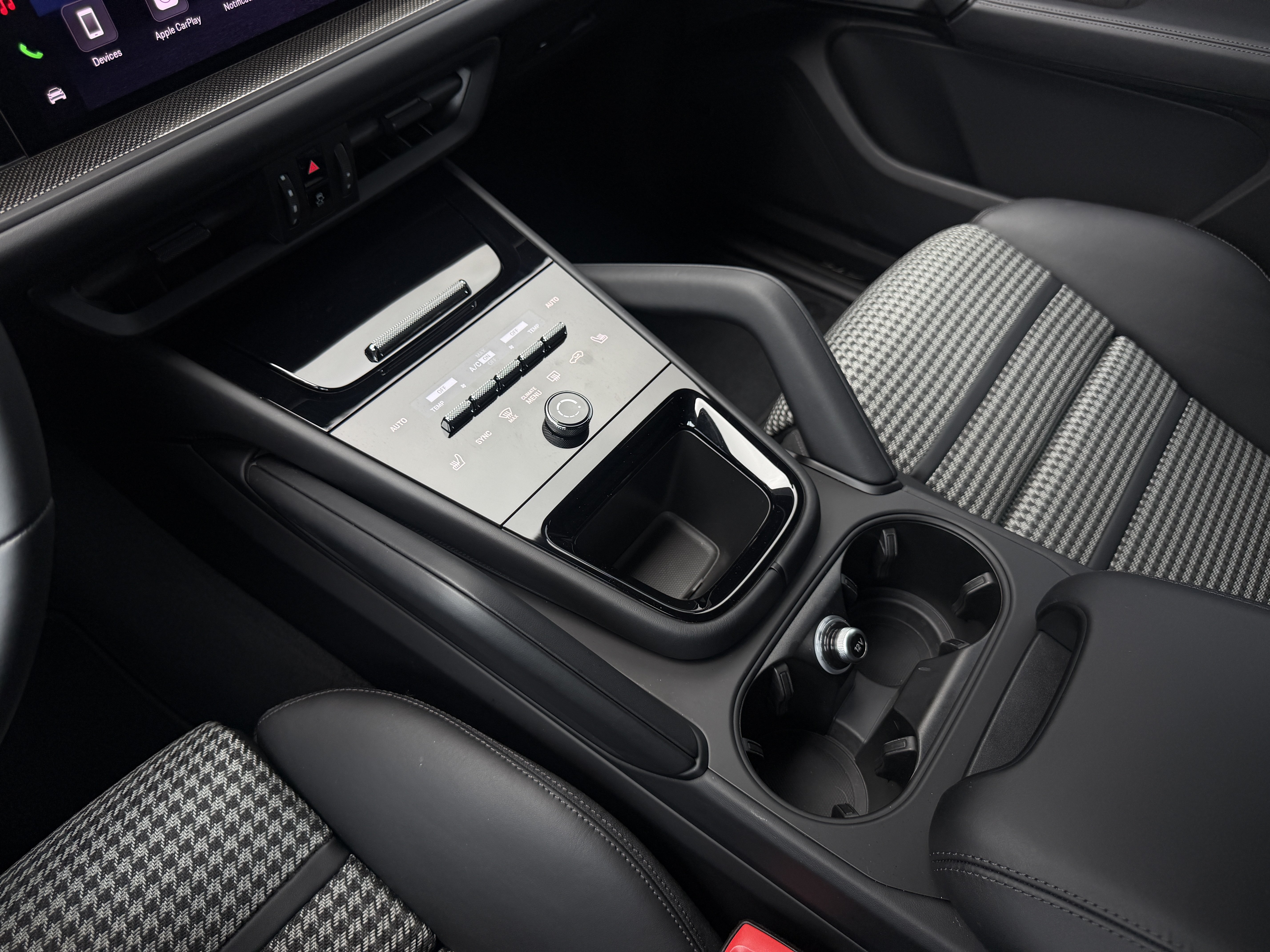 Certified 2026 Porsche Cayenne GTS AWD/4WD image 32