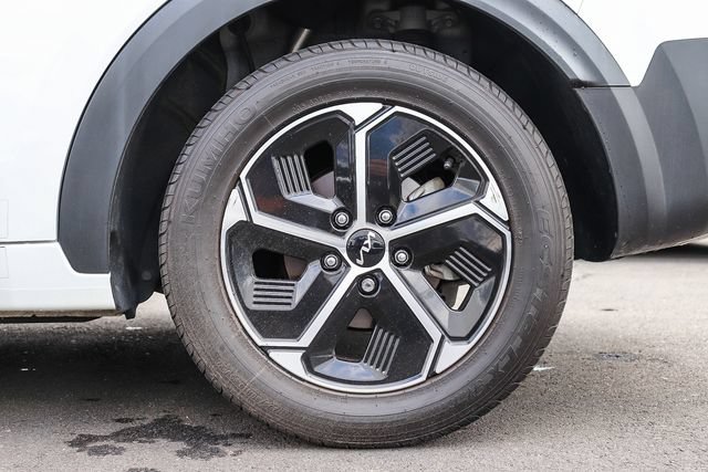 Used 2024 Kia Niro EX FWD image 11