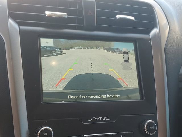 Used 2020 Ford Fusion SE image 17