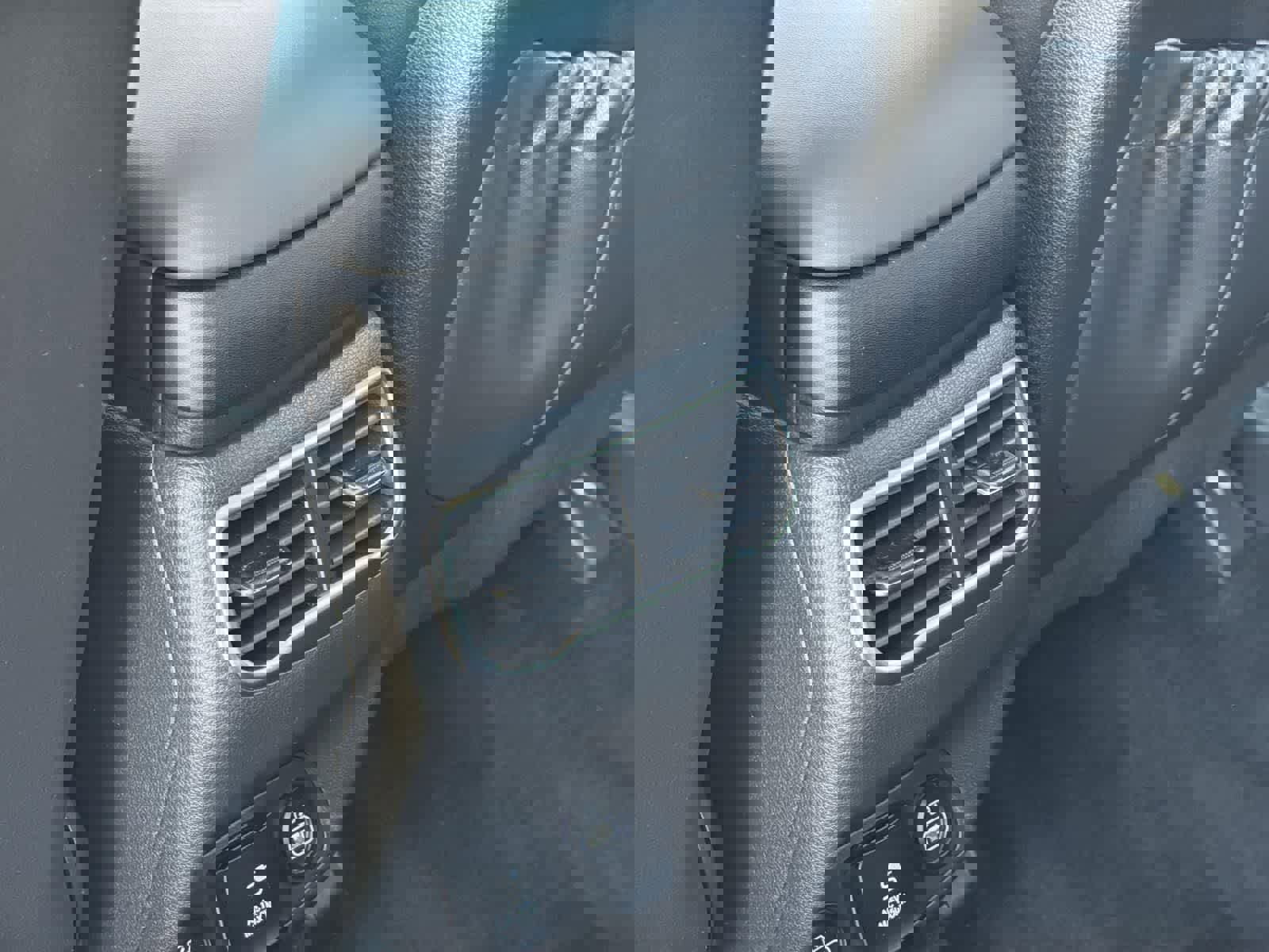 Used 2021 Hyundai Santa Fe Limited image 31