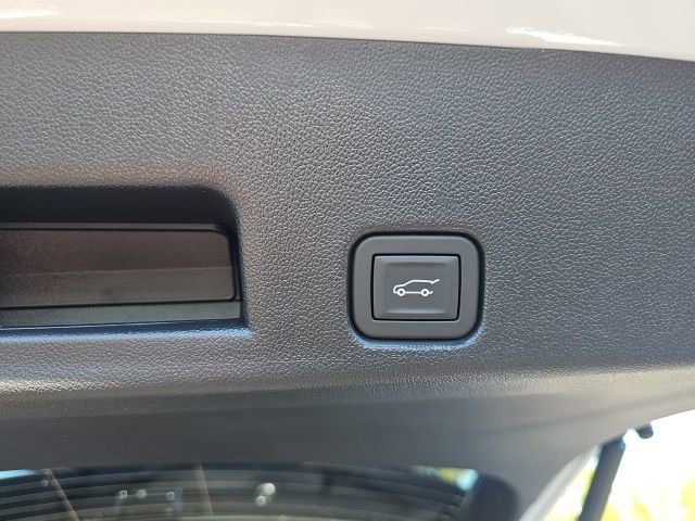 New 2026 Chevrolet Traverse High Country w/ LPO, Floor Liner Package image 12