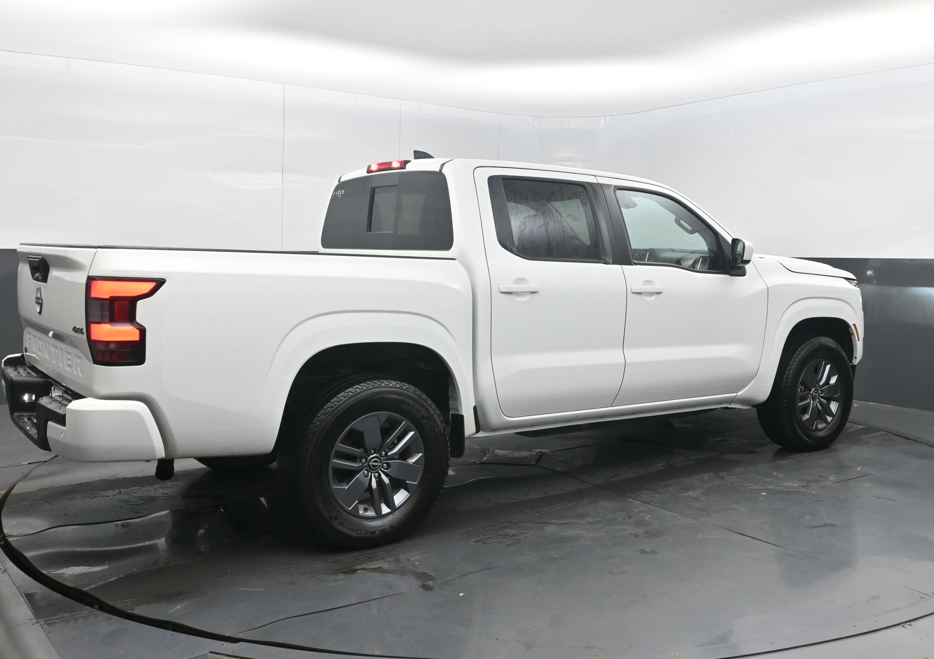 Used 2026 Nissan Frontier SV AWD/4WD image 9
