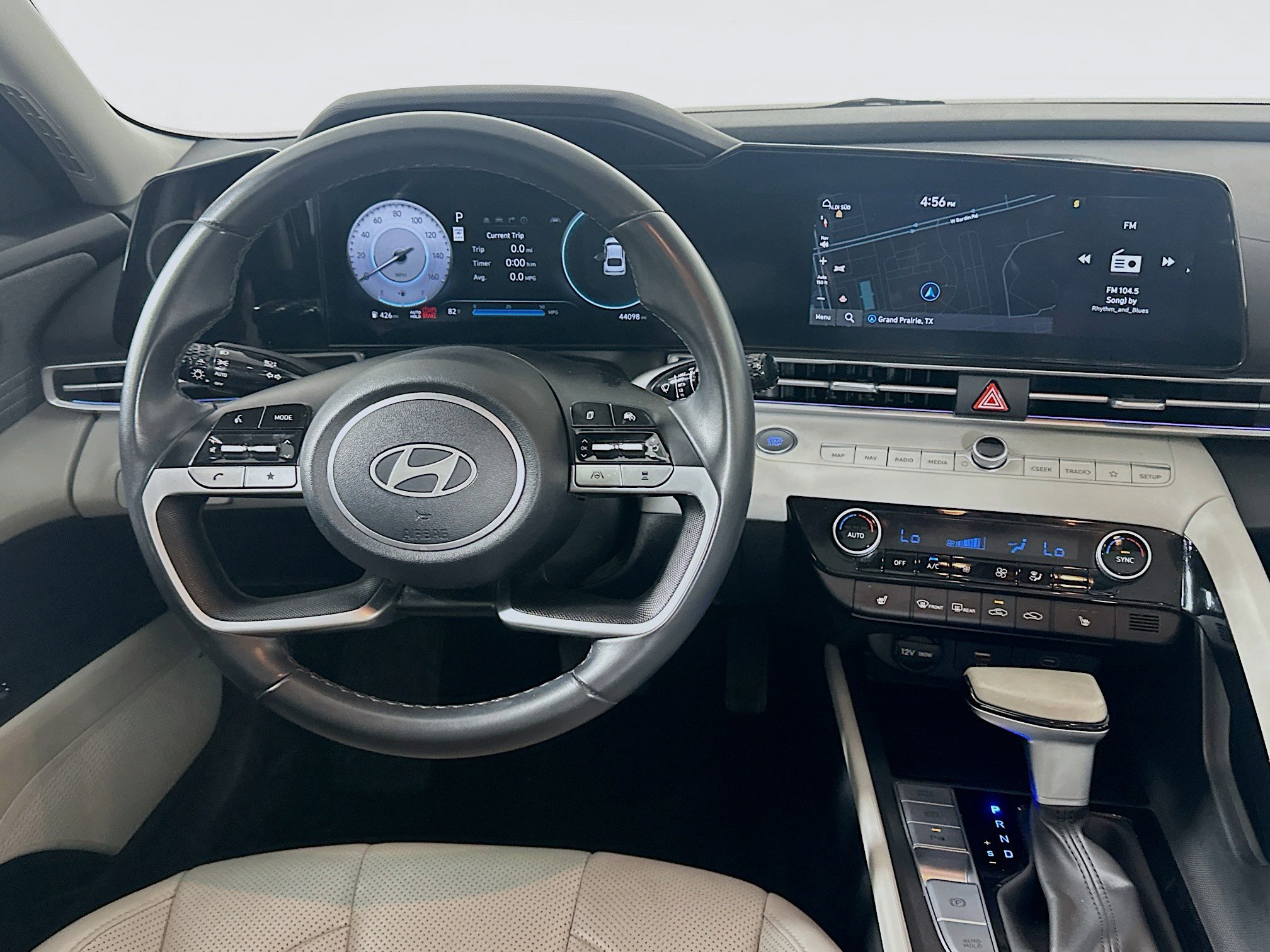 Used 2024 Hyundai Elantra Limited image 18