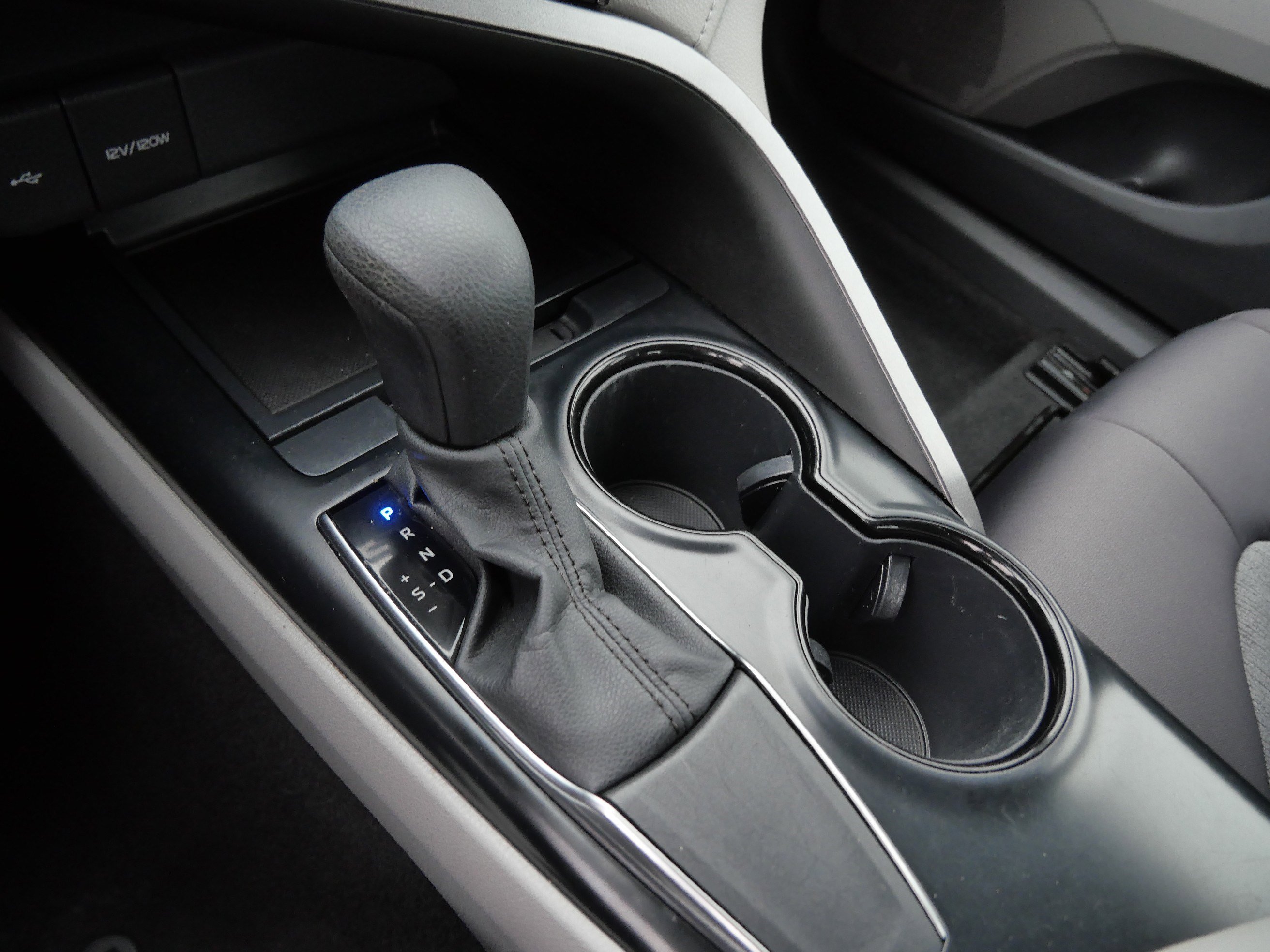 Certified 2020 Toyota Camry LE image 24