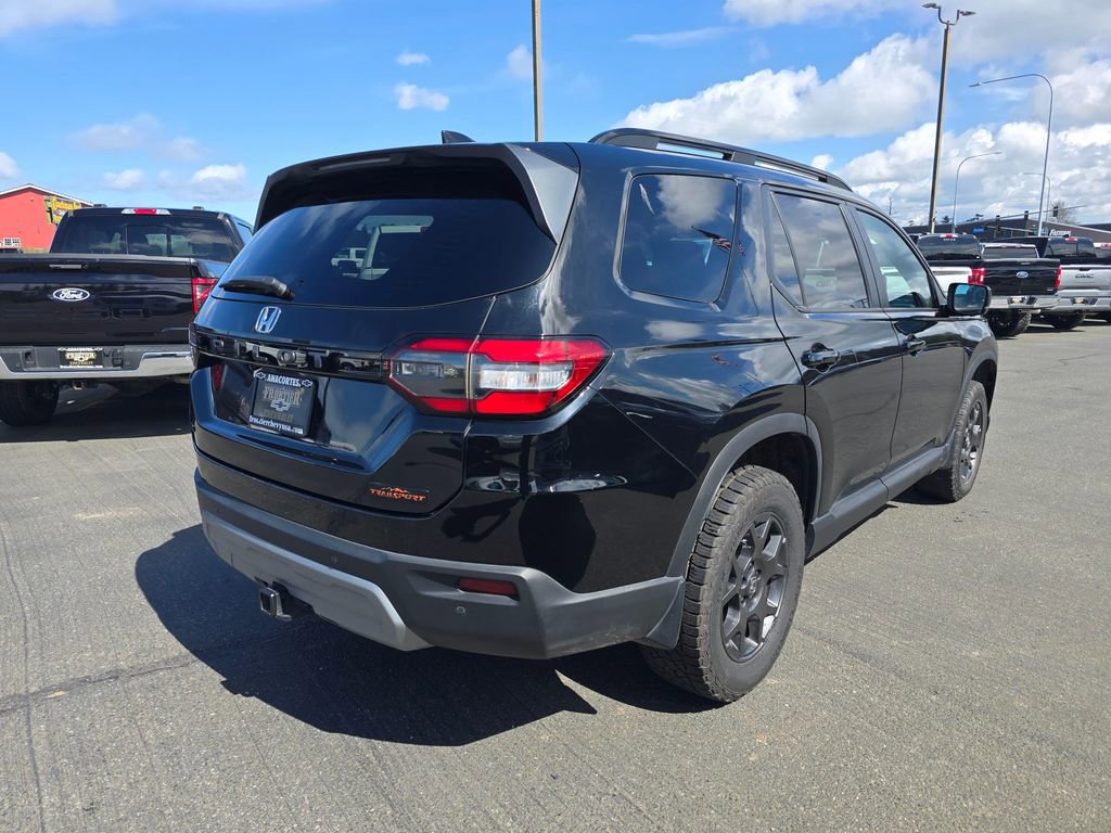Used 2023 Honda Pilot TrailSport image 3