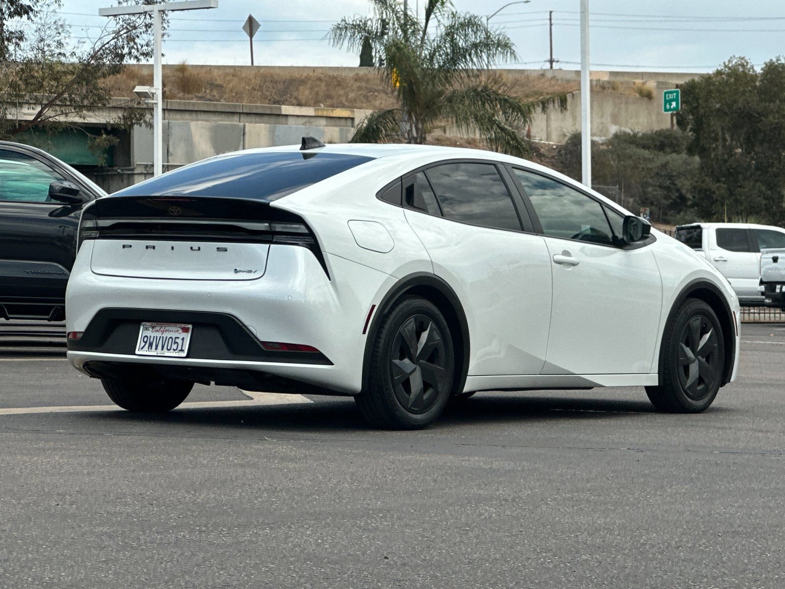Used 2026 Toyota Prius Plug-In Hybrid FWD image 5