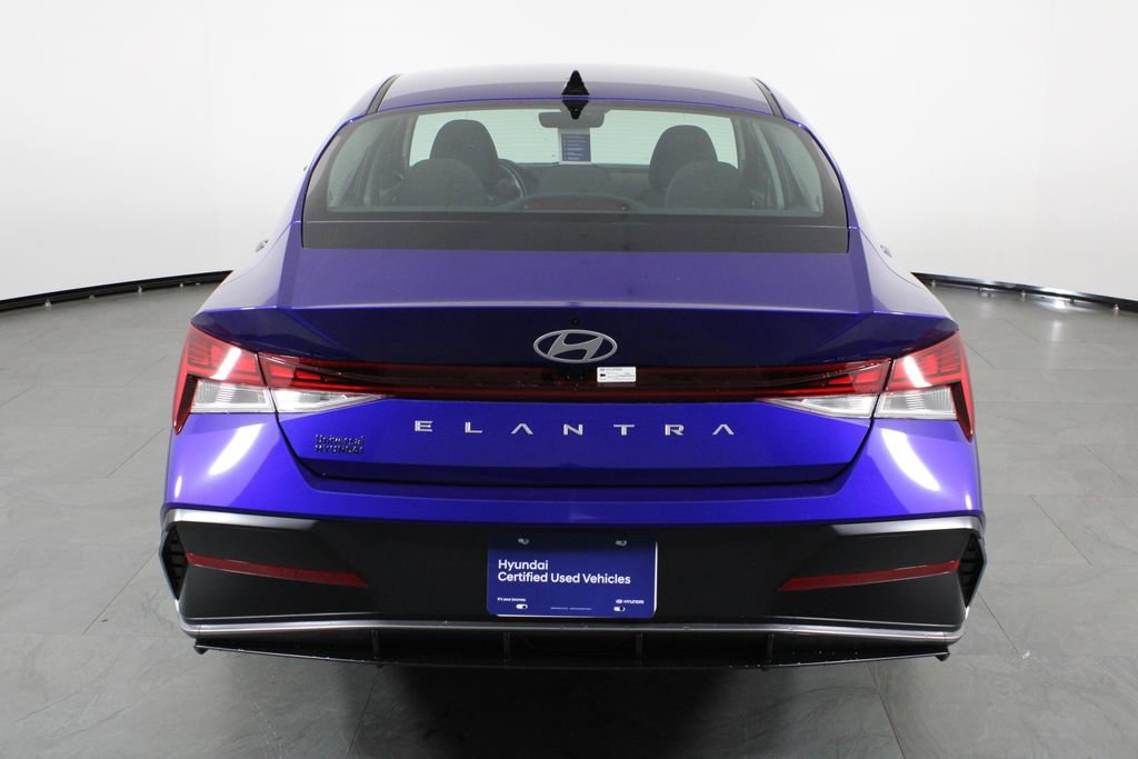 Used 2025 Hyundai Elantra SEL image 10