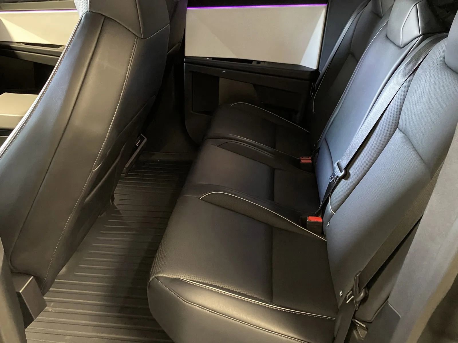 Used 2024 Tesla Cybertruck AWD Crew Cab image 9