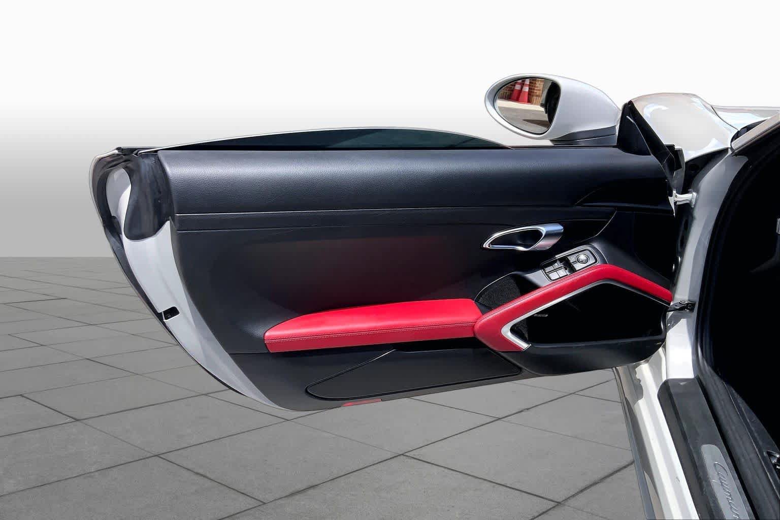 Used 2021 Porsche 718 Cayman RWD image 17
