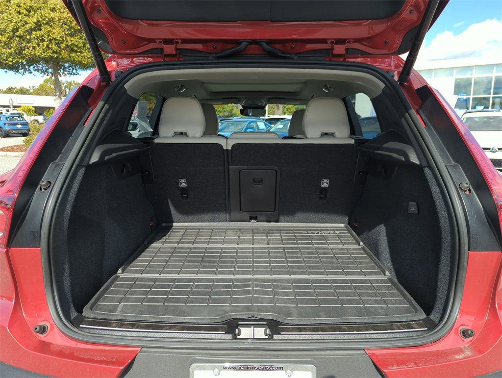 Used 2023 Volvo XC40 B4 Plus w/ Driver Assist Package image 19