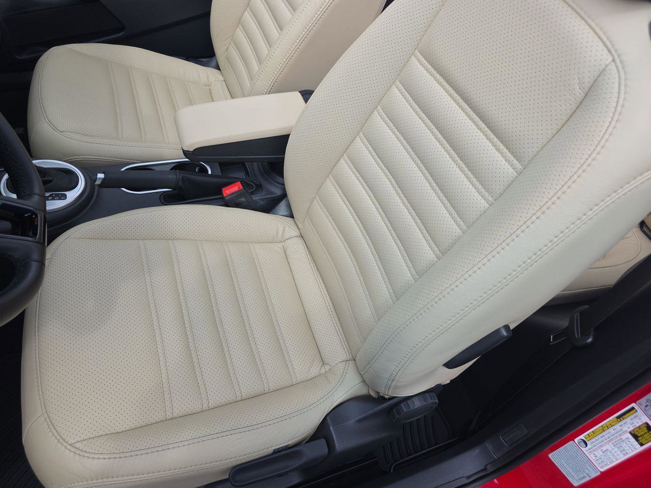 Used 2018 Volkswagen Beetle 2.0T Coast image 31