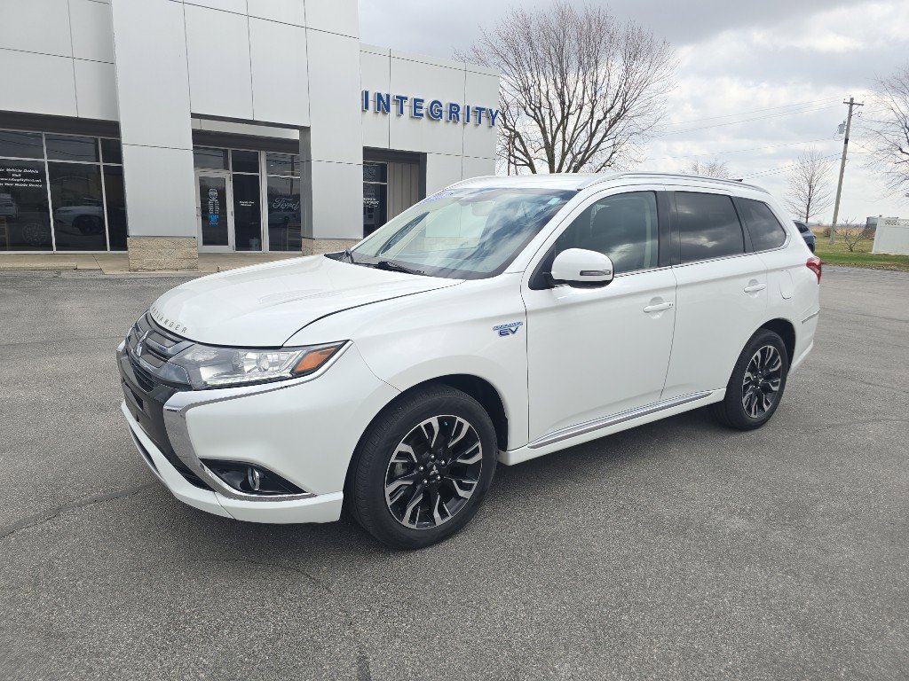 Used 2018 Mitsubishi Outlander SEL image 2